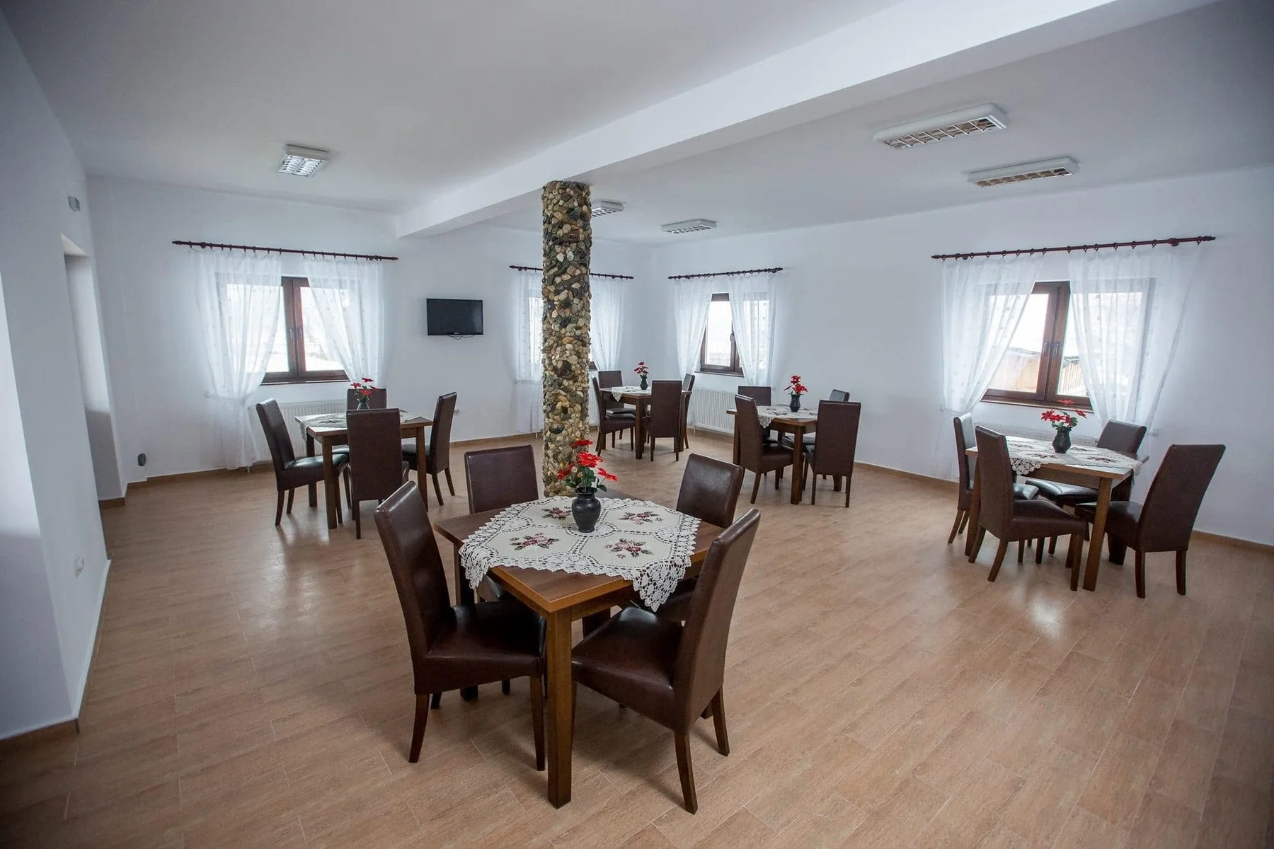 Sala de mese a Pensiunii Ony
